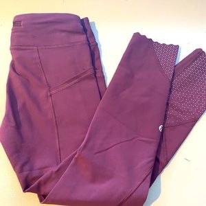 LuLulemon maroon leggings.
